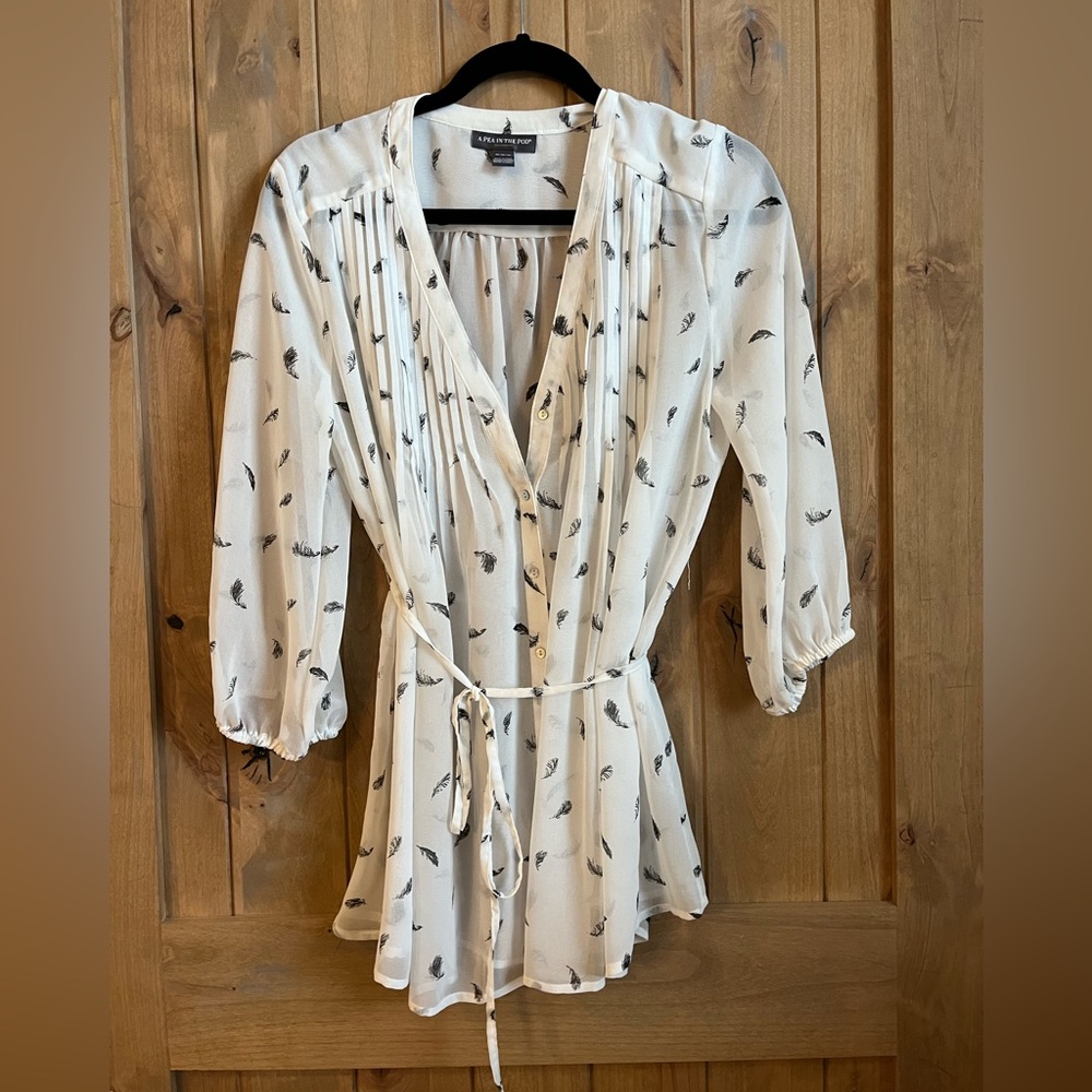 A Pea in the Pod maternity top in size medium